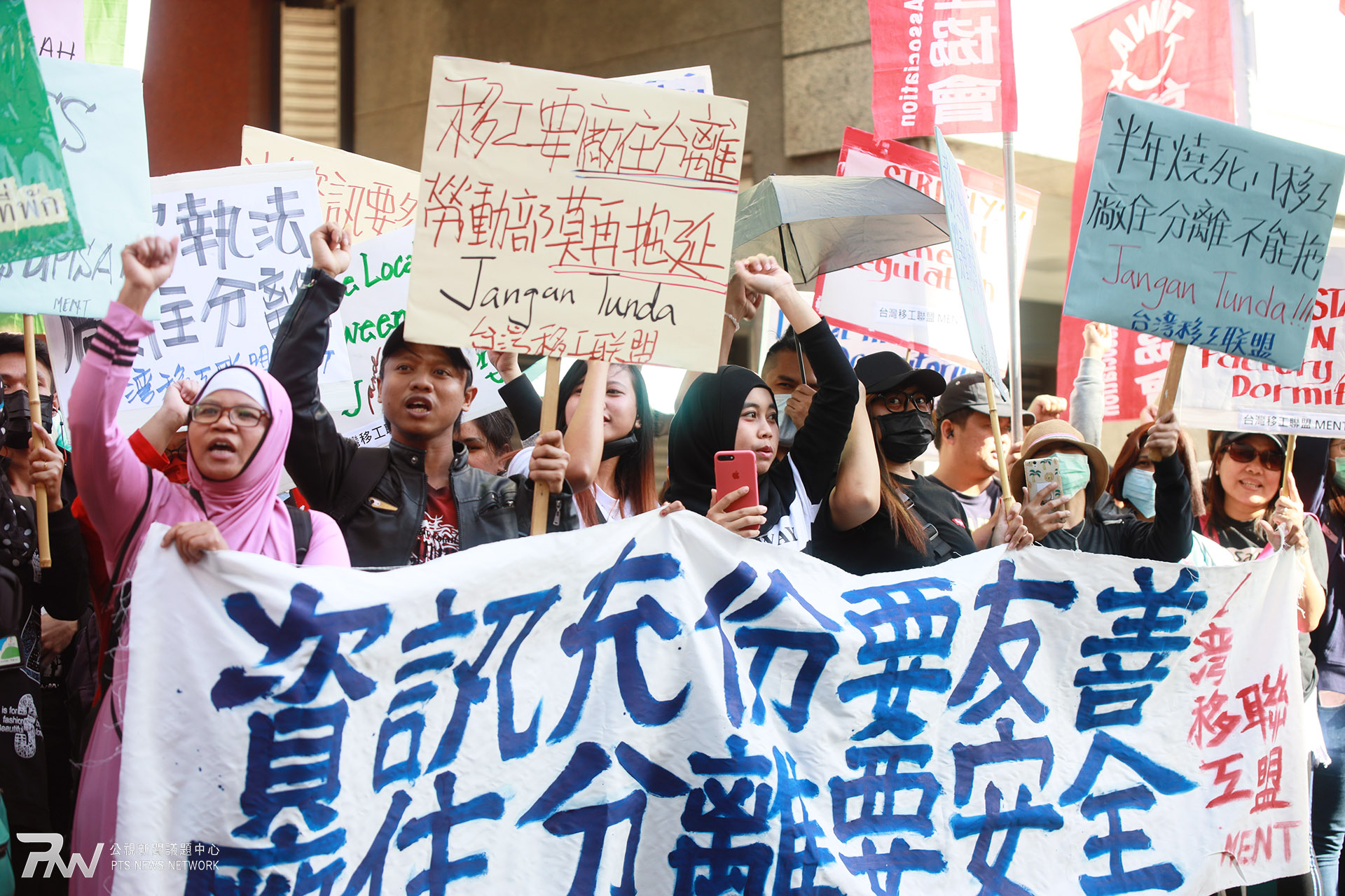 【新聞剪報】「只能祈禱下個死的不是我們」 移工要求政府規範廠住分離