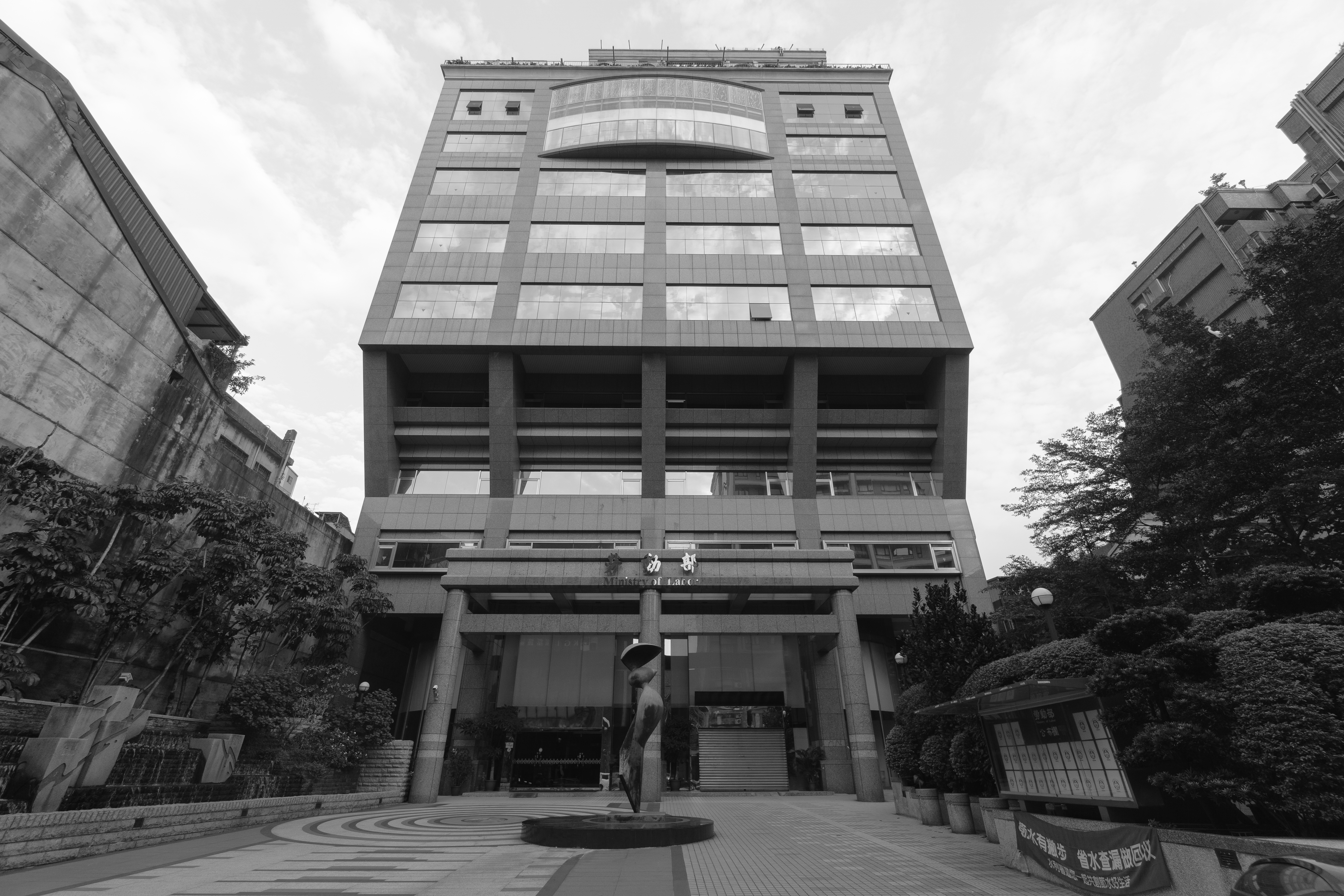 【新聞剪報】外勞廠住分離 勞動部:仍待跨部會修法