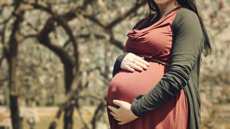 【新聞剪報】懷孕移工媽媽處境艱難　NGO推援助計劃：給他們家的希望